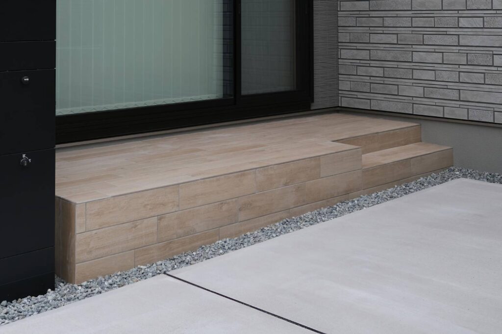 タイルデッキ
木目デッキ
ウッドデッキ