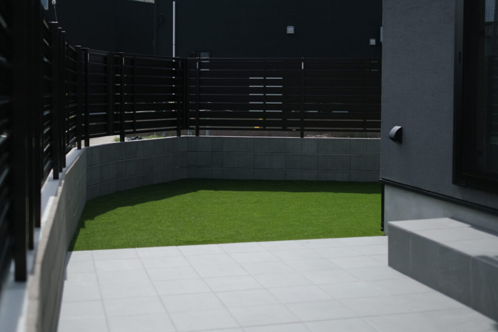 人工芝
目隠しフェンス